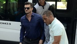 Ex-BBB Marcos chega a delegacia para depor sobre suspeita de agressão a Emilly