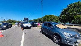 Engavetamento de três carros em Marechal Deodoro não deixa feridos, mas afeta trânsito na AL-101 Sul