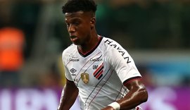 CSA confirma três reforços e negocia com mais jogadores