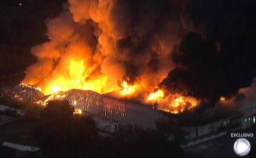 Incêndio atinge galpão nos estúdios Globo na zona oeste do Rio de Janeiro