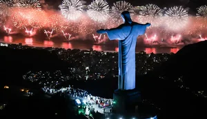 Festa de réveillon continua na Praia de Copacabana