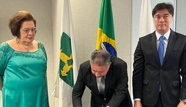 Márcio Roberto assina termo de cooperação para intercâmbio de informações e ferramentas tecnológicas