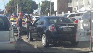 Guardador de carros recebe alta e presta depoimento na Central de Flagrantes