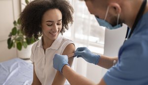 Especialista explica como a vacinação contra o HPV pode reduzir casos de câncer no Brasil