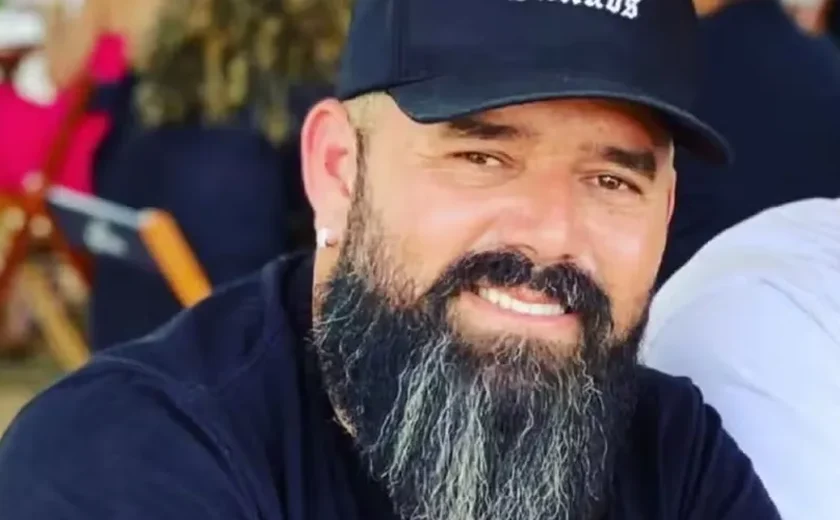 Cantor de forró morre aos 42 anos após passar mal durante show