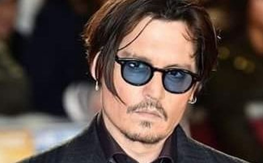 Johnny Depp acusa familiares de usarem o seu dinheiro sem autorização