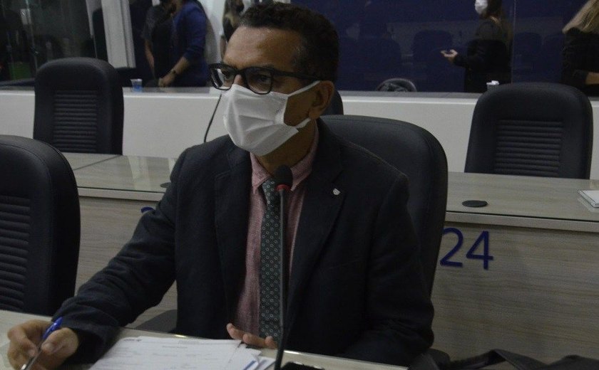 Vereador do PT discorda de oposição partidária a JHC