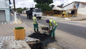 Prefeitura inicia limpeza do Riacho Piauí e de galerias em bairros