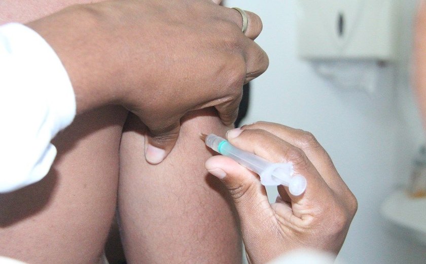 MS quer vacinar 10 milhões de jovens e adolescentes contra meningite e HPV