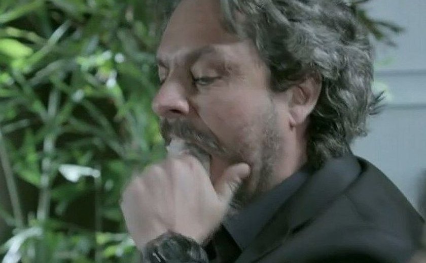 José Alfredo engole exame de DNA, mas antes lê resultado escondido
