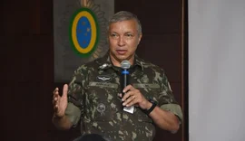 Lula demite comandante do Exército