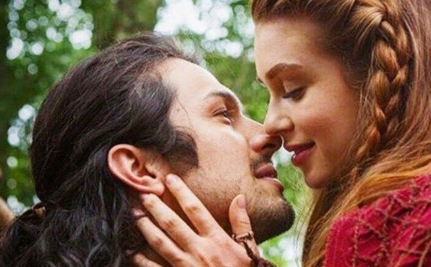 'Deus Salve o Rei': Amália invade competição e beija Afonso ao recuperar memória