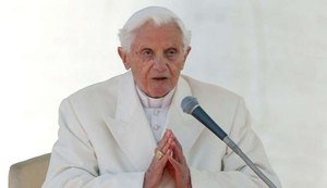 Ex-papa Bento XVI reconhece erros no tratamento de casos de abuso