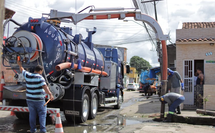 Prefeitura de Maceió realiza limpeza da rede de drenagem no Vergel do Lago