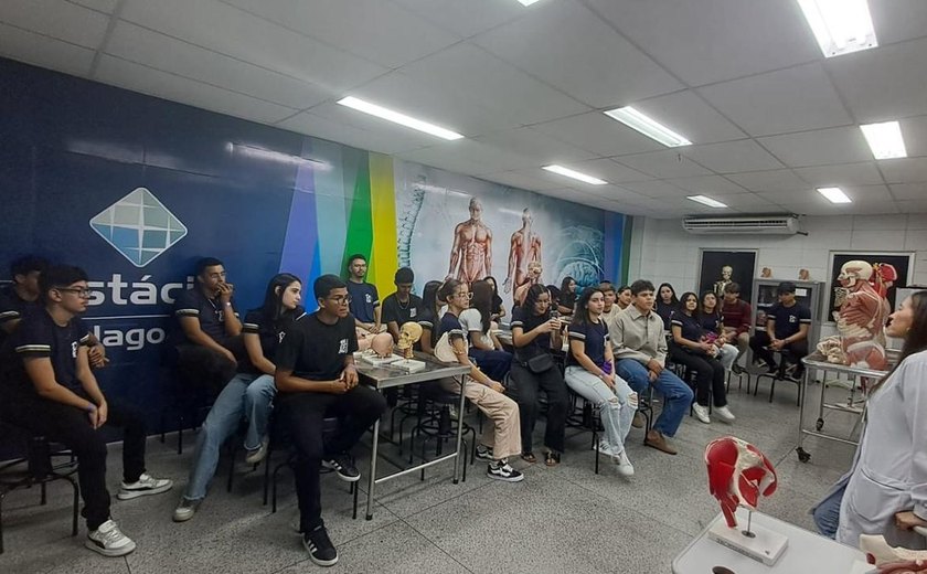 Feira de Profissões em Maceió orienta jovens na escolha da carreira