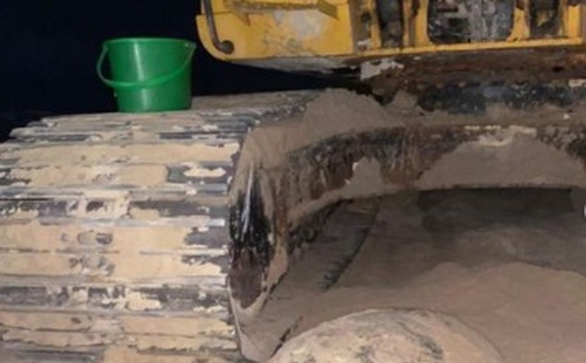 Tartaruga marinha desova em canteiro de obras na praia da Jatíuca