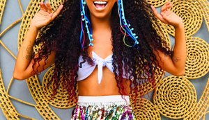 Especialistas apostam em brilhos nos looks e makes