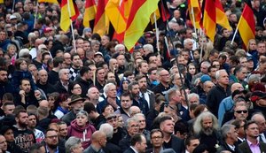 Manifestantes pró e contra estrangeiros protestam no leste da Alemanha