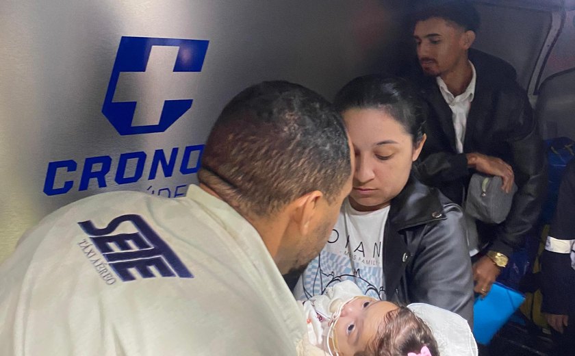 Bebê alagoana com tumor é transferida para fazer cirurgia em hospital de São Paulo