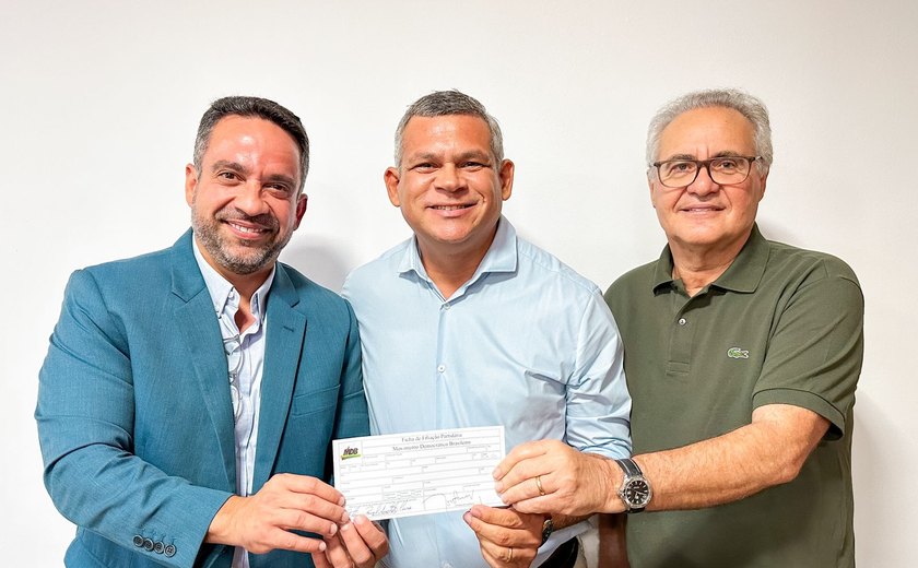 Paulo e Renan filiam mais três prefeitos ao MDB Alagoas