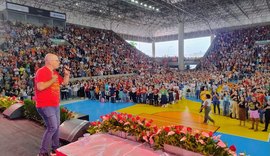 Centenas de pessoas participam do Encontro de Pentecostes