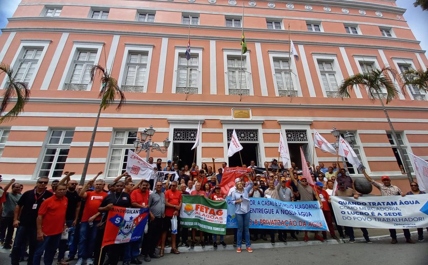Urbanitários protestam contra novo leilão da Casal e denunciam risco de desabastecimento
