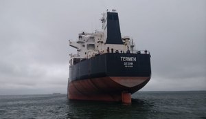 Após abastecimento, navio iraniano deixa o Porto de Paranaguá