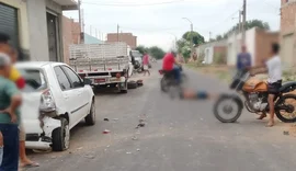 Motociclista fica ferido após colidir moto em carro estacionado, em Arapiraca