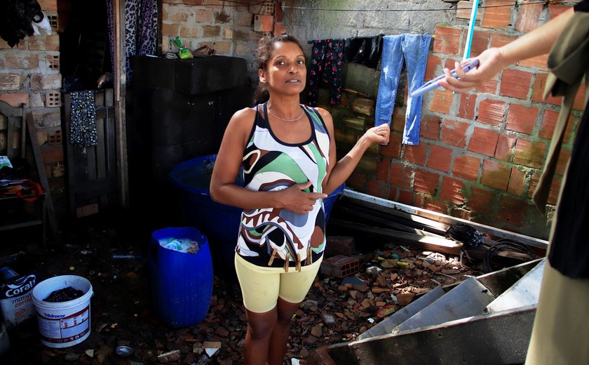 Após cheia, famílias tentam voltar à rotina em meio a perdas em Maceió