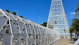 Túnel luminoso da Árvore de Natal de Maceió começa a ser instalado