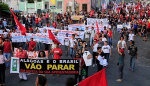 Reforma de Bolsonaro é alvo de protesto em Maceió