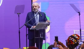 Lula abre conferência e sanciona ampliação da licença-maternidade