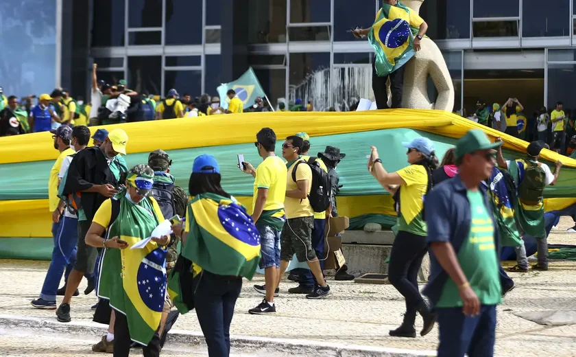 Após pausa, STF retoma julgamento do núcleo 4 da trama golpista