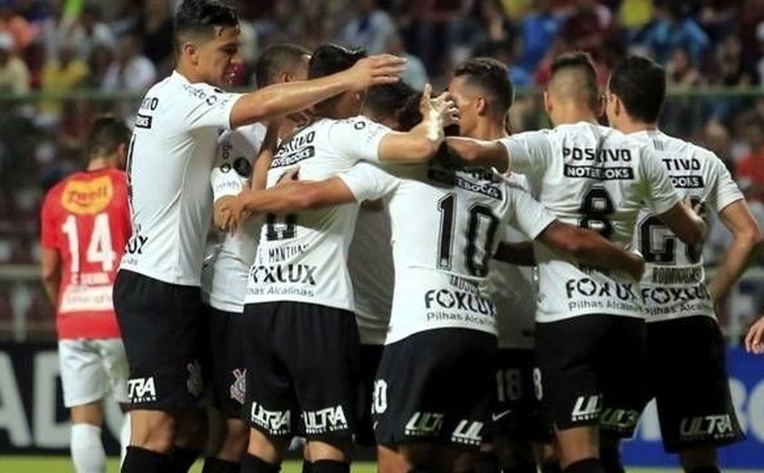 Corinthians goleia por 7 a 2 com 3 de Jádson e avança na Libertadores