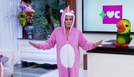Ana Maria Braga aparece vestida de unicórnio e é atacada por cachorro