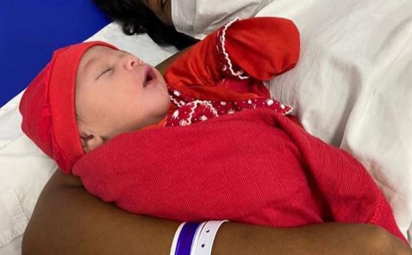 Primeiro bebê do ano nascido na maternidade do Hospital da Mulher é uma menina