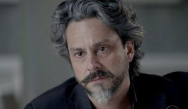 Com o objetivo de se vingar de Cora, José Alfredo deixa filha na pura miséria