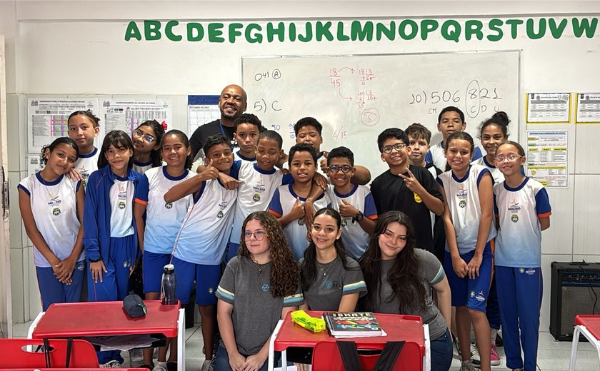 Educação que une: estudantes de escola particular preparam alunos de escola pública para o SAEB