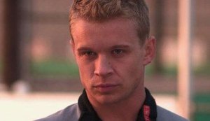 Embriagado, ator de 'Glee' é preso por bater o carro nos Estados Unidos