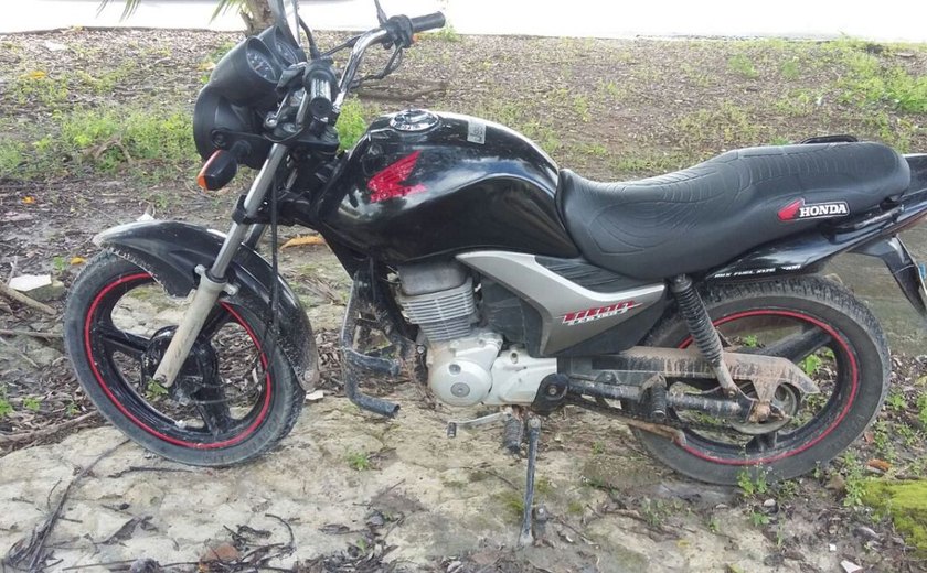 BPTran e SMTT prendem suspeitos com moto roubada na parte alta de Maceió