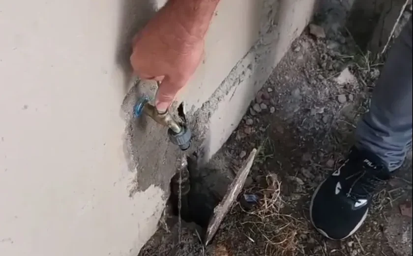 Falta de água há mais de 40 dias revolta moradores de conjunto residencial em Arapiraca