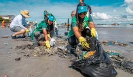 Projeto Praia Limpa faz mutirão de limpeza na Ponta Verde