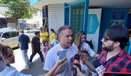 Renan Filho, candidato ao senado, vota em Maceió e se diz otimista com a vitória nas urnas