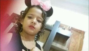Criança morre após banco de praça atingir sua cabeça
