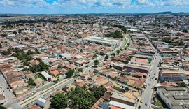 Policiais salvam bebê engasgada em posto de combustíveis em Arapiraca