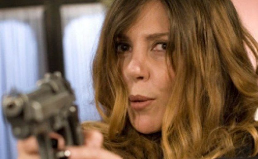 Mãe de Max retorna do túmulo e transforma a vida do filho um inferno