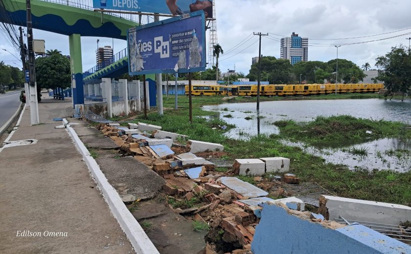 Maceió: parte do muro do Cepa desaba após forte chuvas