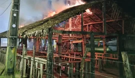 Incêndio criminoso destrói local onde funcionava feira de artesanato