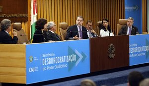 Dias Toffoli cobra burocracia eficiente, transparente e responsável