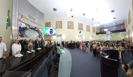 Ministra participa de sessão na Assembleia e discute políticas públicas para as marisqueiras